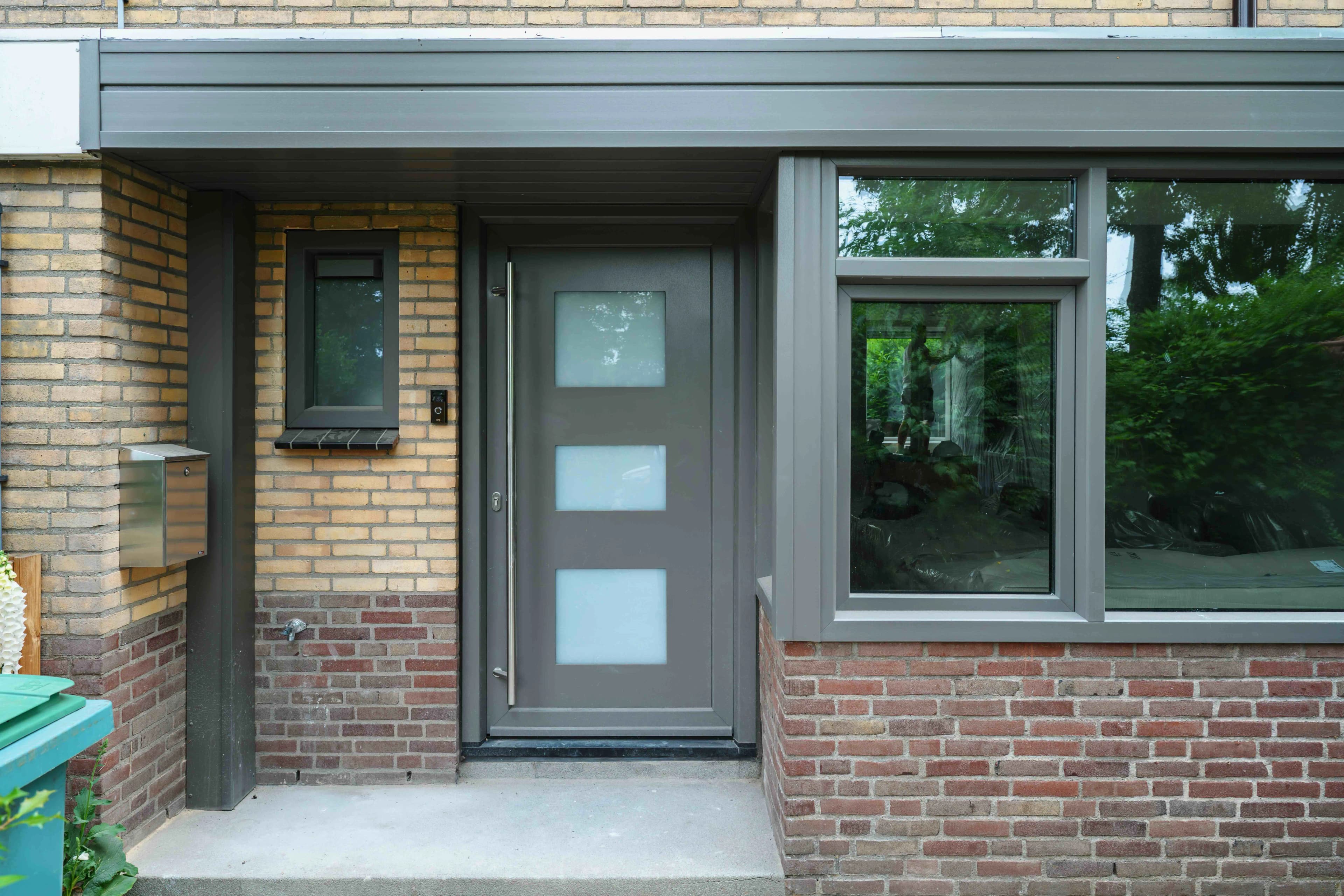 A new frame with a matching anthracite front door, installed by Soleca